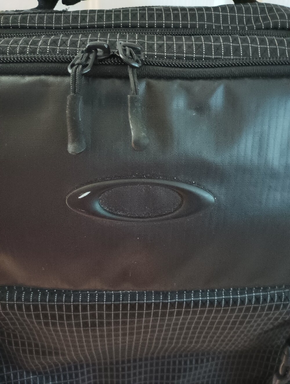 Oakley Link Duffel Bag – Jet Black - Picture 6 of 12